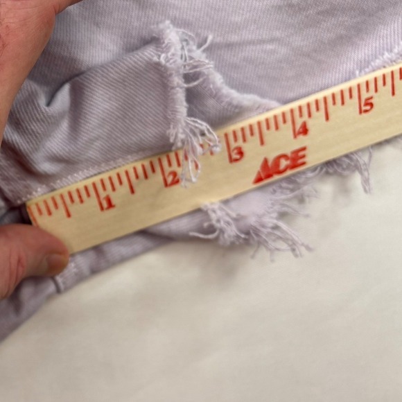 LEVI'S Shorts Women's 28 Lilac Purple 501 High Rise Button Fly Jean Short NWT - Picture 4 of 7